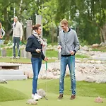 Im Freizeitpark Weissenhaeuser 公寓 *